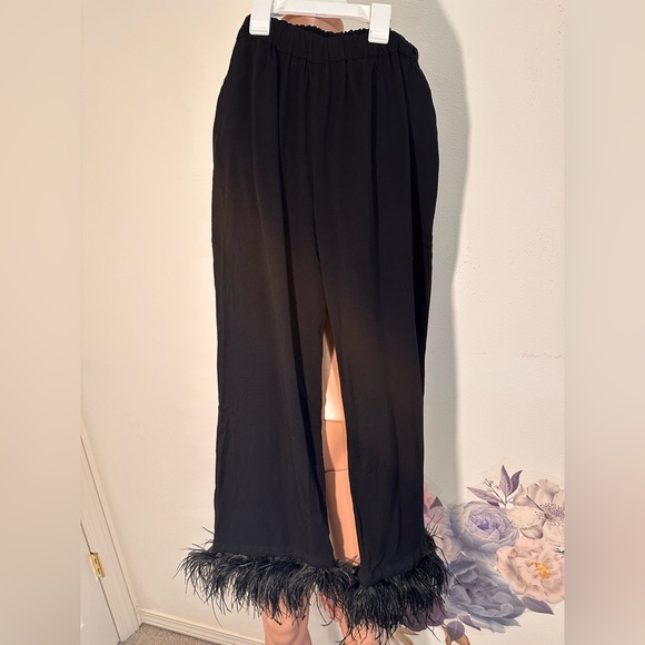 Sleeper Party Pajama pants with Double Feathers in Black boa - Picture 6 of 9